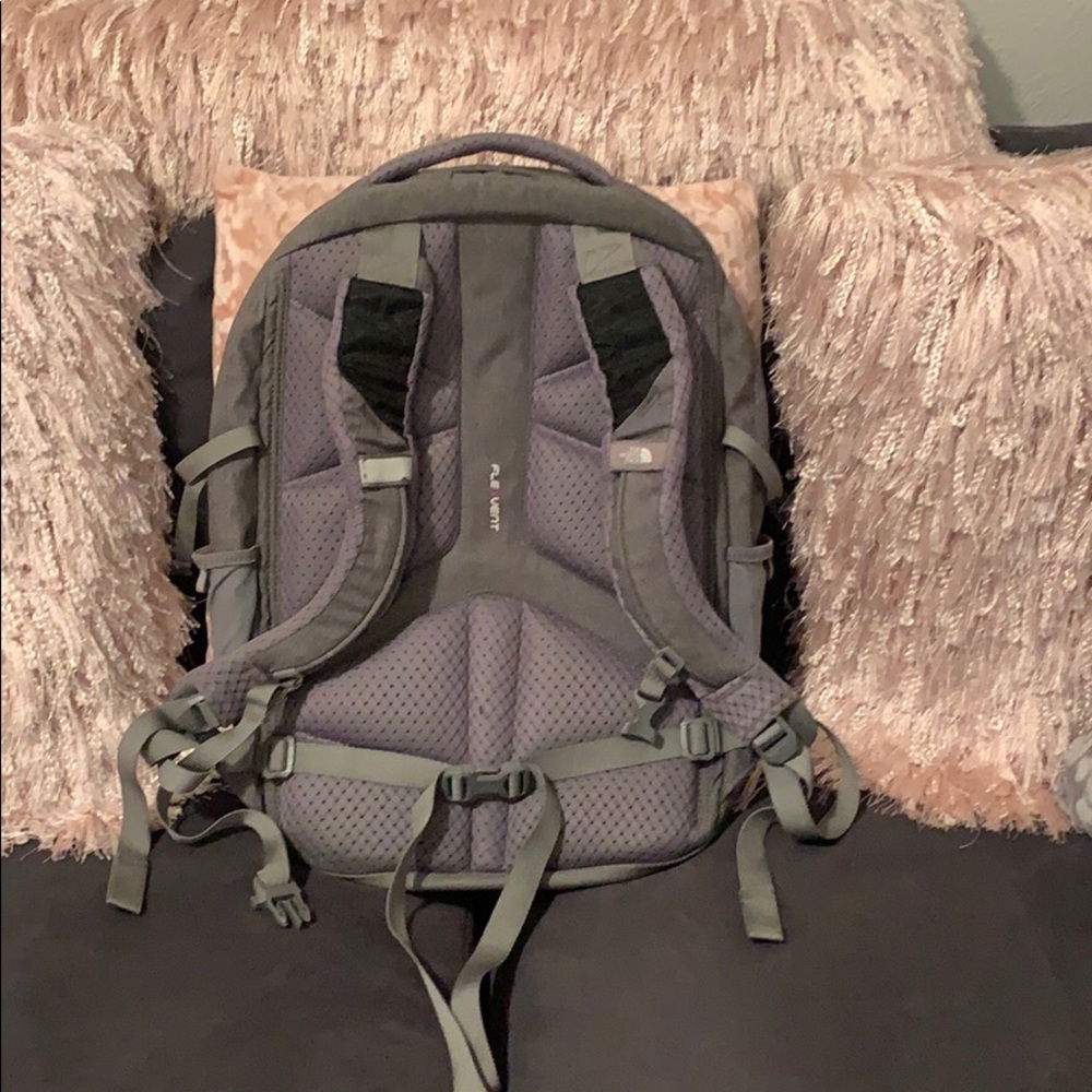 North face backpack - Picture 2 of 7